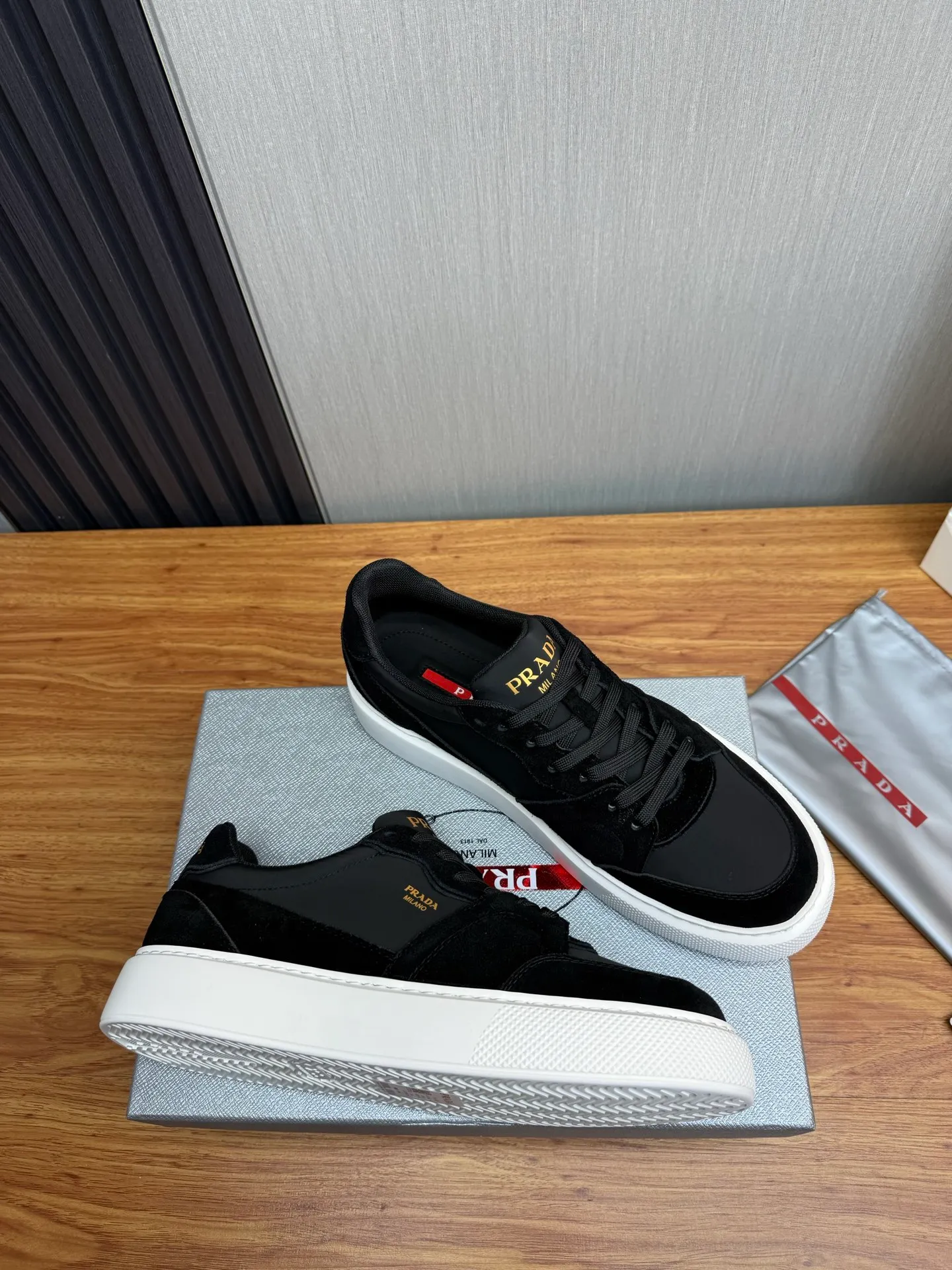 Factory price 560💰 [PRADA] Men’s shoes are popular in the counter, official website is synchronized, 1 high-quality shipment ✔️Original cowhide + cowhide lining, 1🆚1 replica, original sole, 38-45 (45 customized, non-refundable)